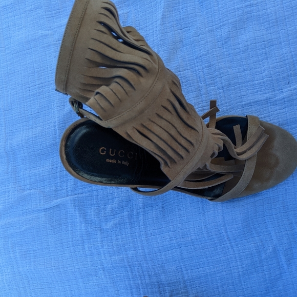 *** Gucci Suede Gladiator Fringe Becky Sandals Heels - Picture 13 of 16